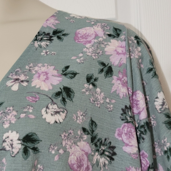 Love + Joy Sage Green Floral Suplice Tie Open-Back Top Plus Size 3x - Picture 2 of 5